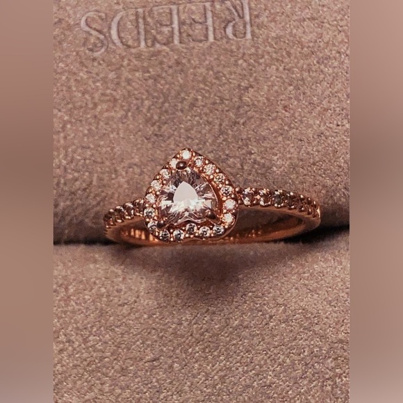 Size 6, Pandora Sparkling elevated heart ring in the color rose gold. - Picture 1 of 3